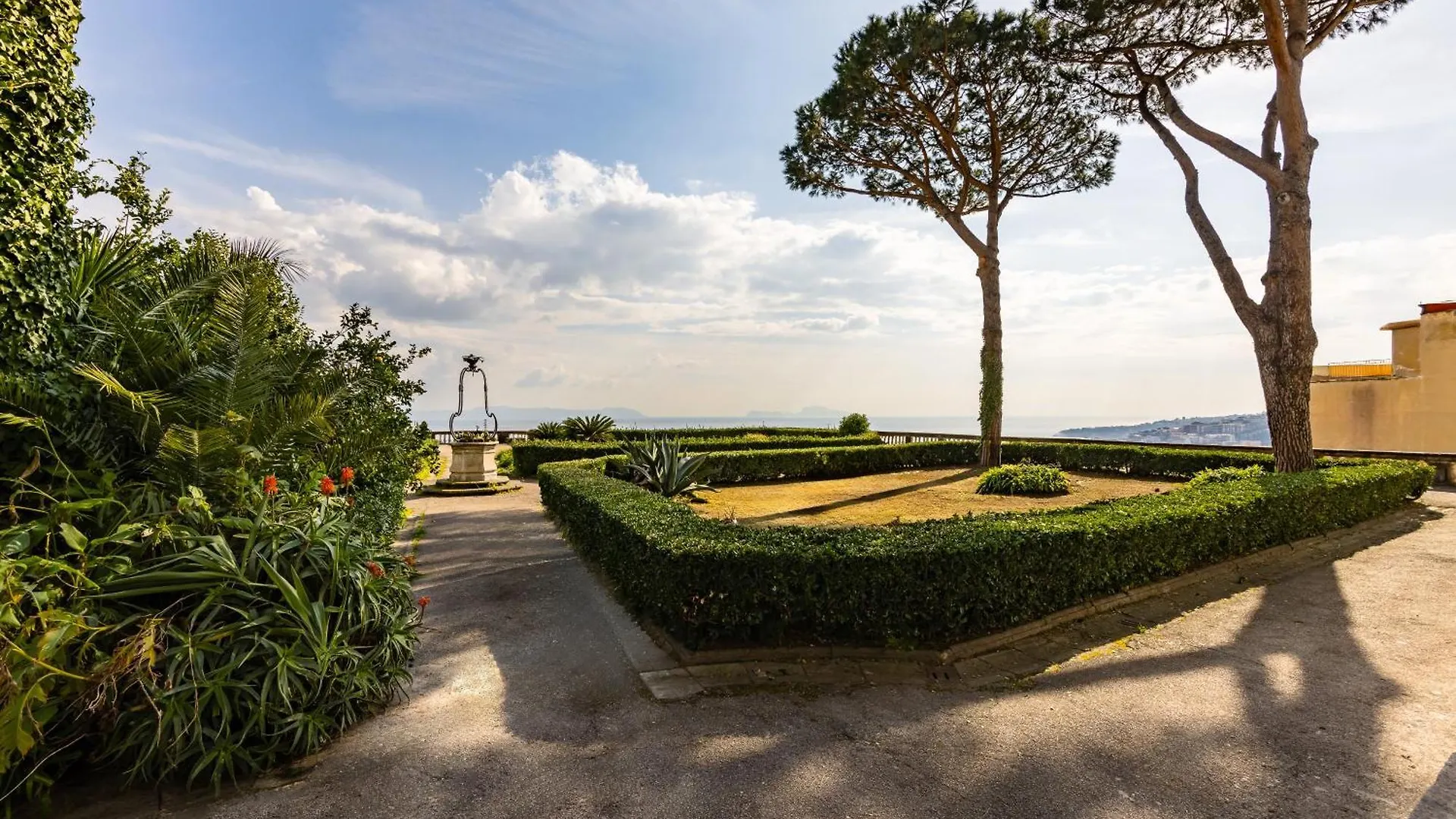 Corte Belvedere Naples 0*,